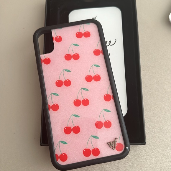 4 Wildflower IPhone XR cases. (Message to buy just specific one(s) or comment). - Picture 4 of 14